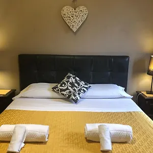 2* Hotel Casale Dei Massimi